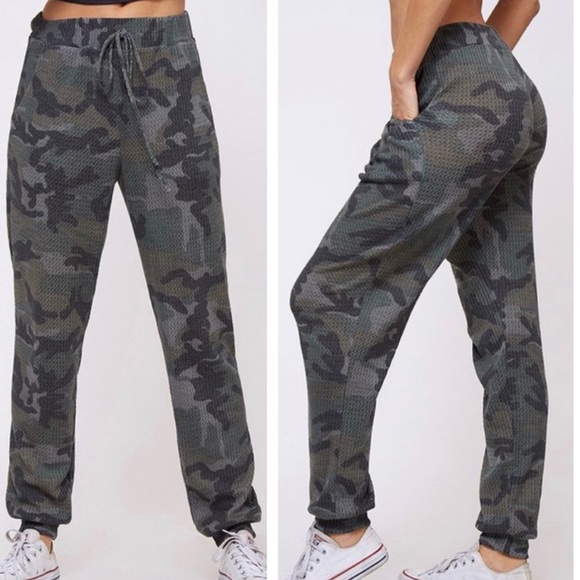 ONE LEFT!! Camo Thermal Knit Joggers w/pockets NWT - Picture 2 of 5